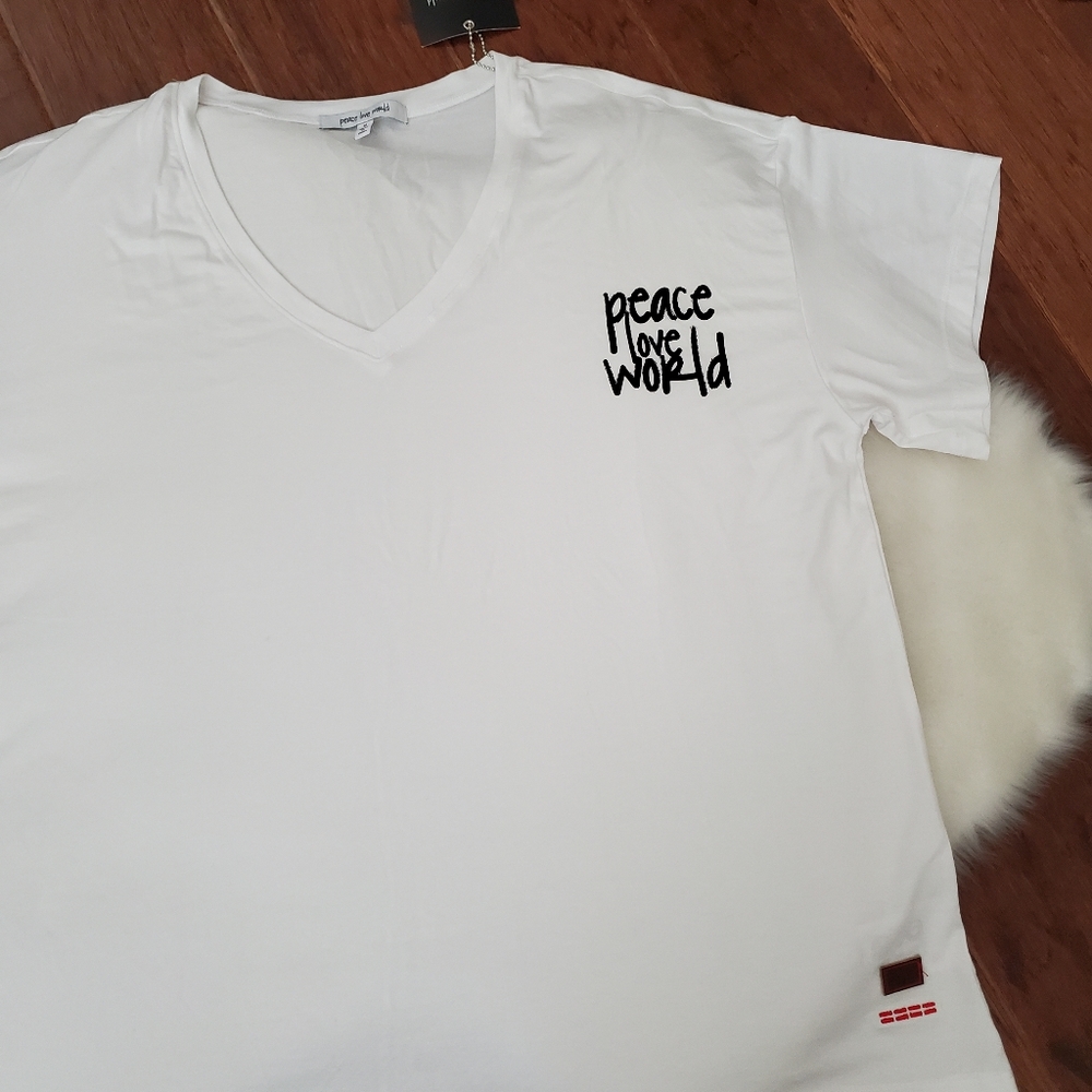 Peace Love World Shirt Size Medium
